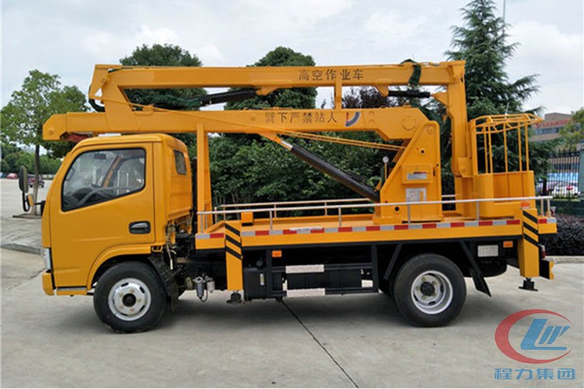 程力東風12米藍牌高空作業車側面圖