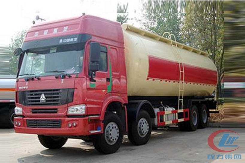 湖北程力重汽豪沃物料運輸車側面圖