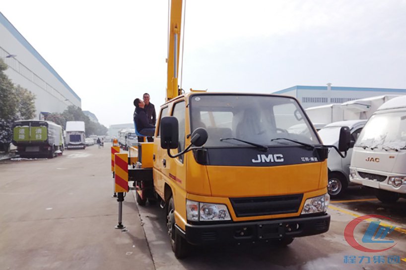江鈴12-16米高空作業車正面圖
