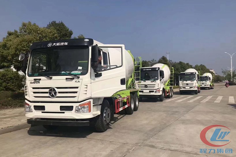 大運風馳10方混凝土攪拌車高清圖