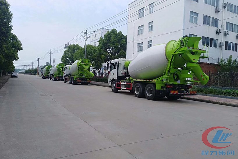 大運風馳10方混凝土攪拌車側面圖