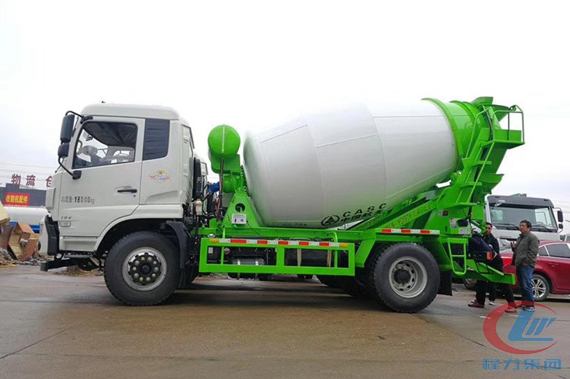 航天萬(wàn)山混凝土攪拌車(chē)側(cè)面圖