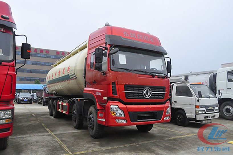 東風(fēng)天龍前四后八35方粉粒物料運(yùn)輸車側(cè)面圖