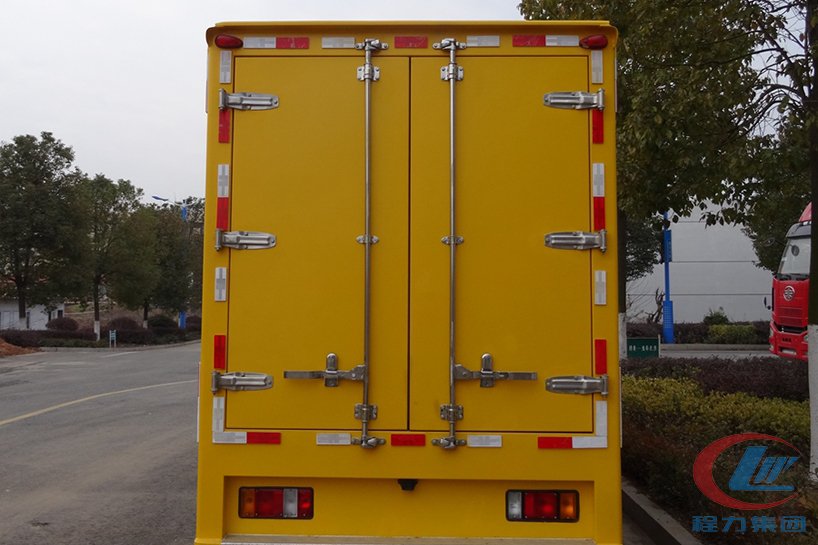 天龍前四后八應急發電車背面圖