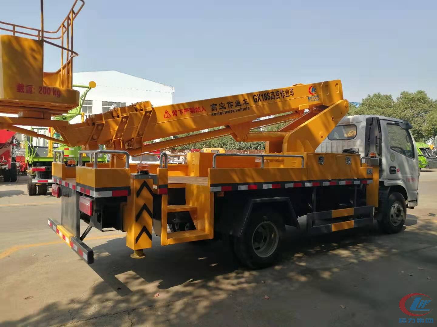 國六小多利卡高空作業車