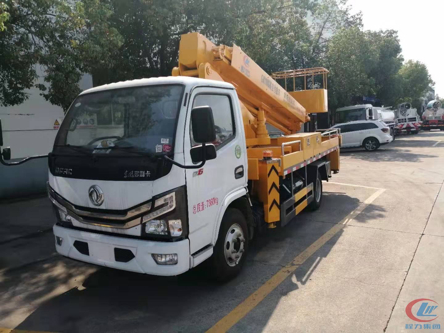 國六多利卡18米直臂高空作業車