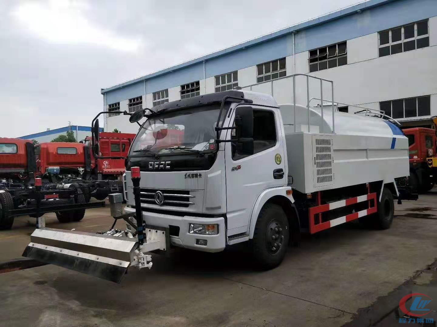 東風(fēng)大多利卡高壓清洗車，多利卡D7路面清洗車