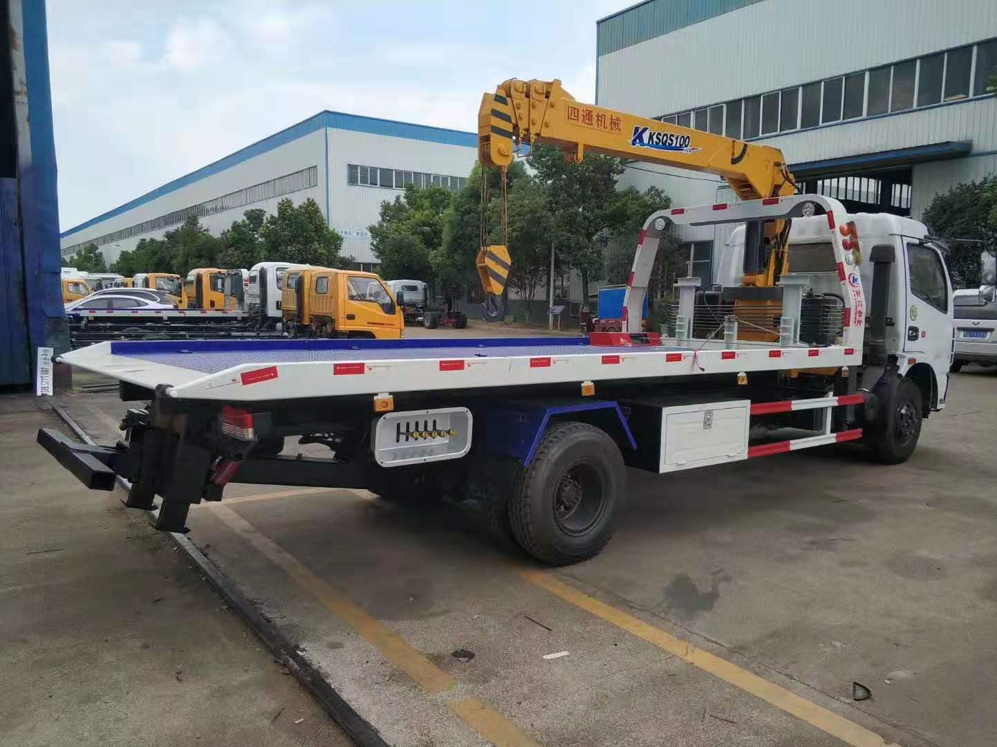 東風(fēng)多利卡清障車帶吊