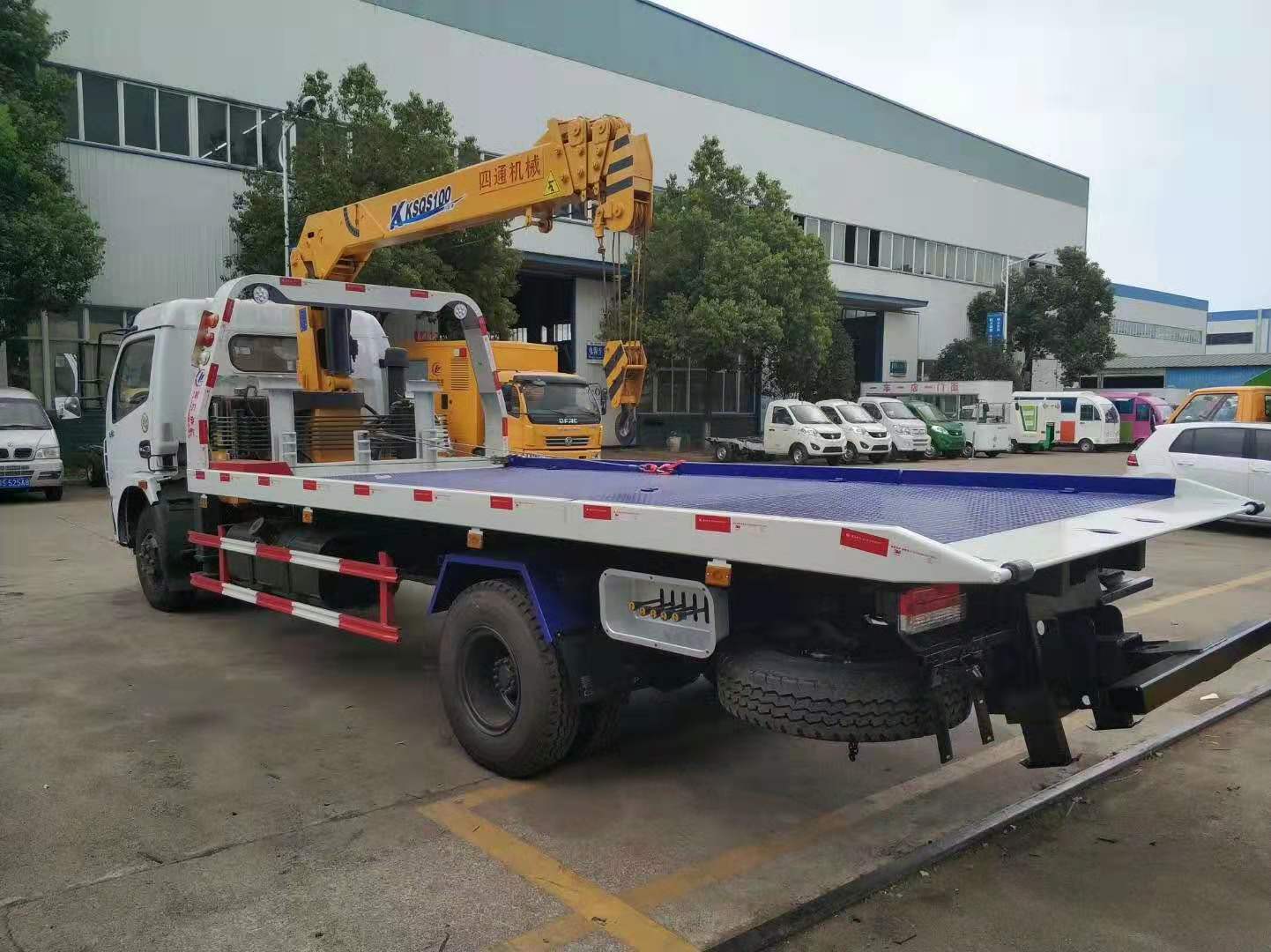 東風(fēng)多利卡D8清障車配徐工吊機(jī)