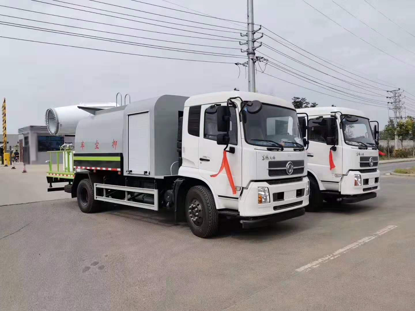 東風(fēng)天錦多功能抑塵車(chē)