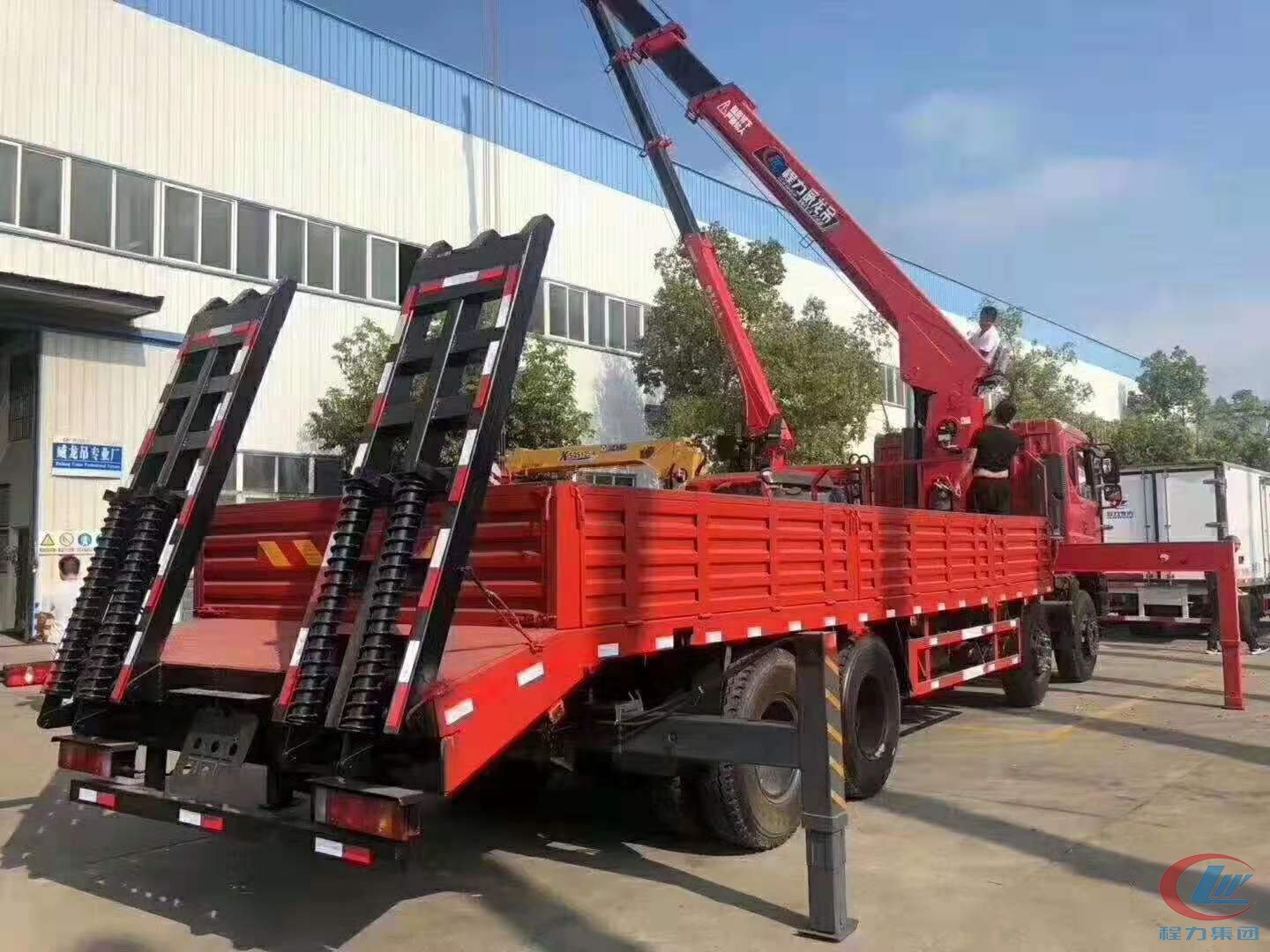 東風(fēng)華神T5前四后八隨車吊