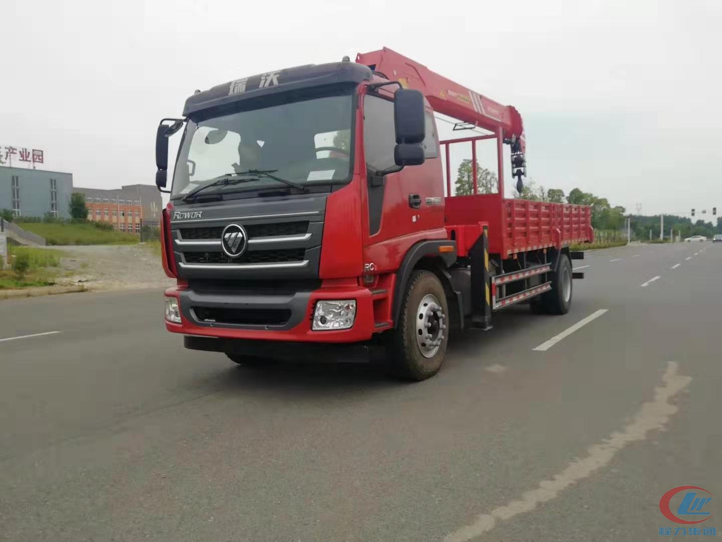 程力福田8噸隨車(chē)吊側(cè)面圖