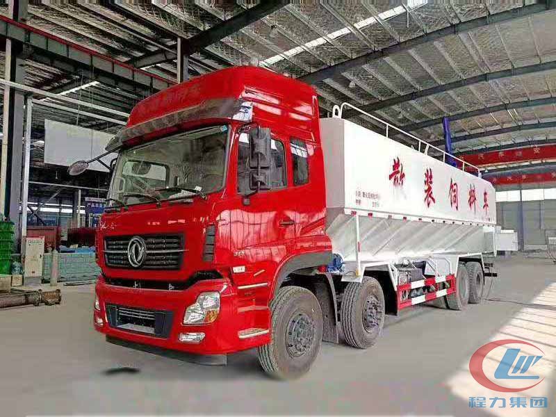 東風天龍高頂雙臥飼料車正面圖