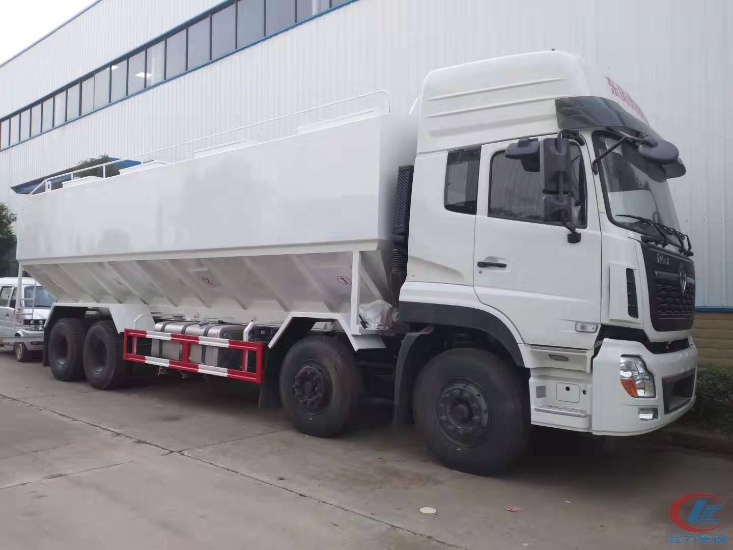 程力集團東風天龍飼料車側(cè)面圖