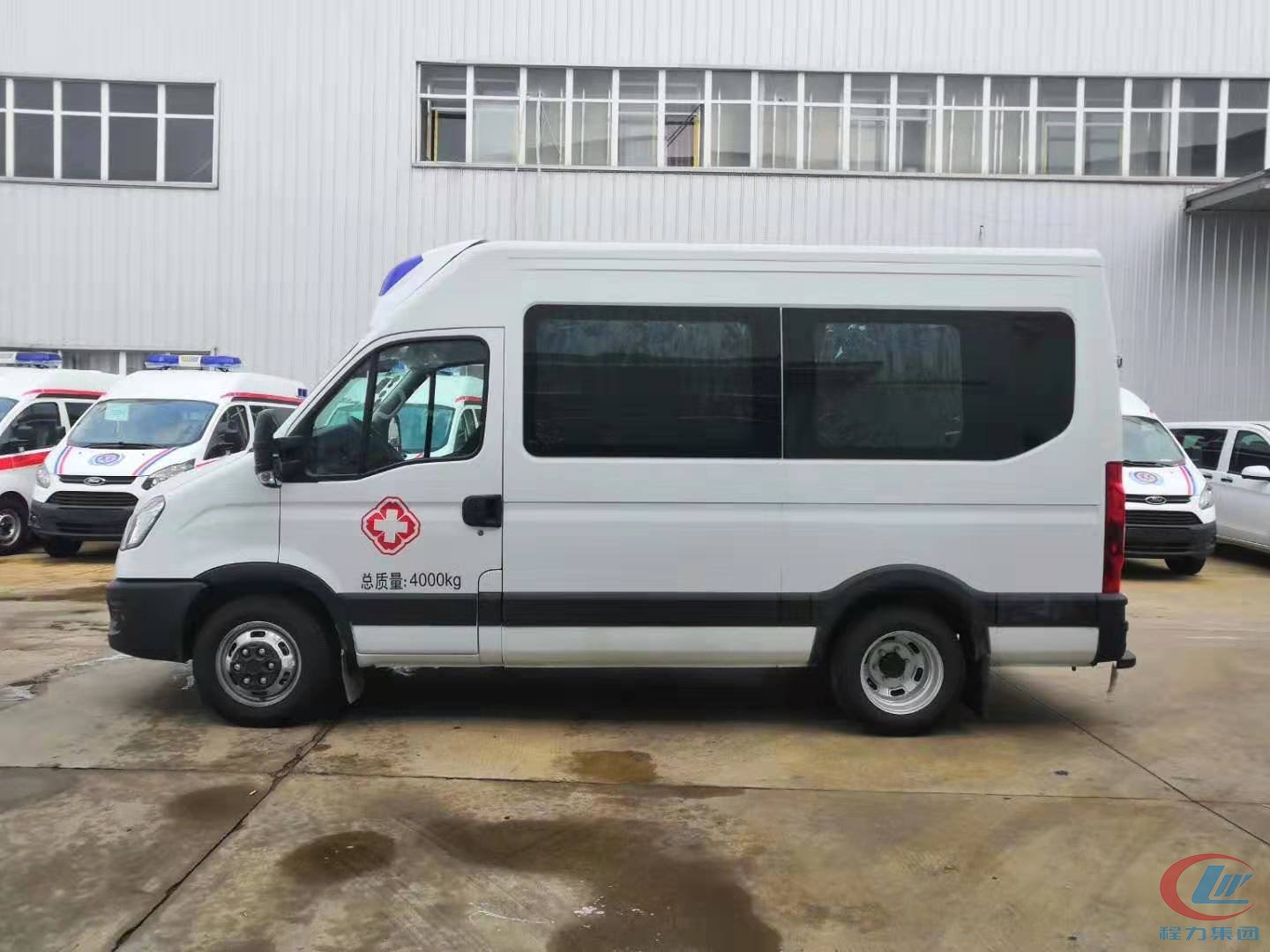 程力依維柯救護(hù)車(chē)寶迪A32救護(hù)車(chē)背面圖