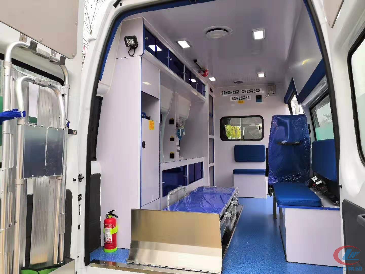 福特V348救護(hù)車