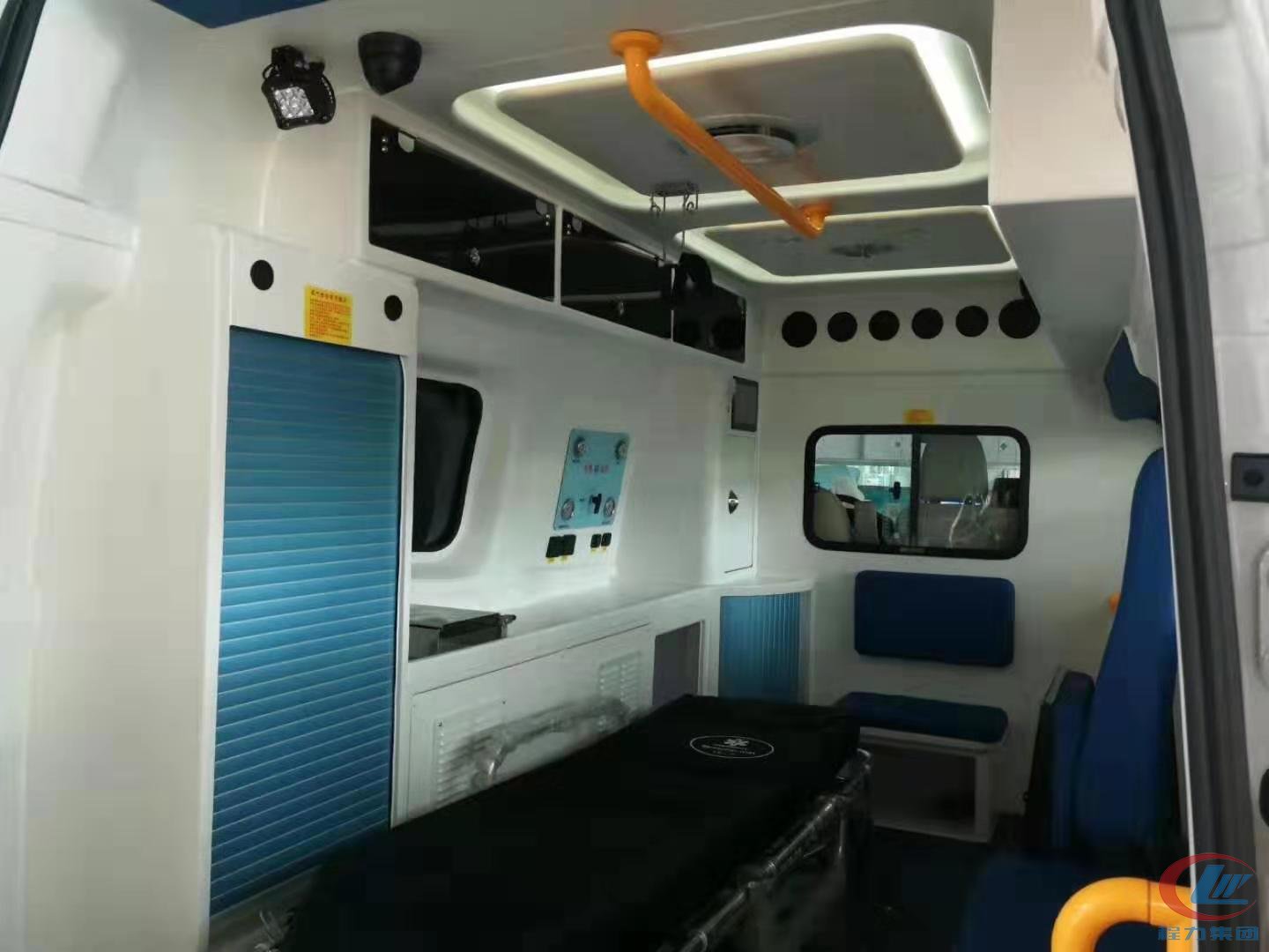 福特V362國六高端航空版救護(hù)車