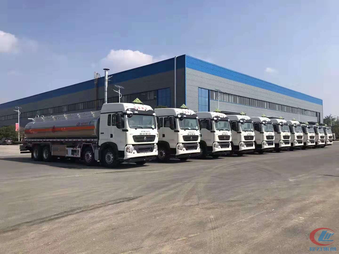 程力集團(tuán)油罐車批量訂單發(fā)車