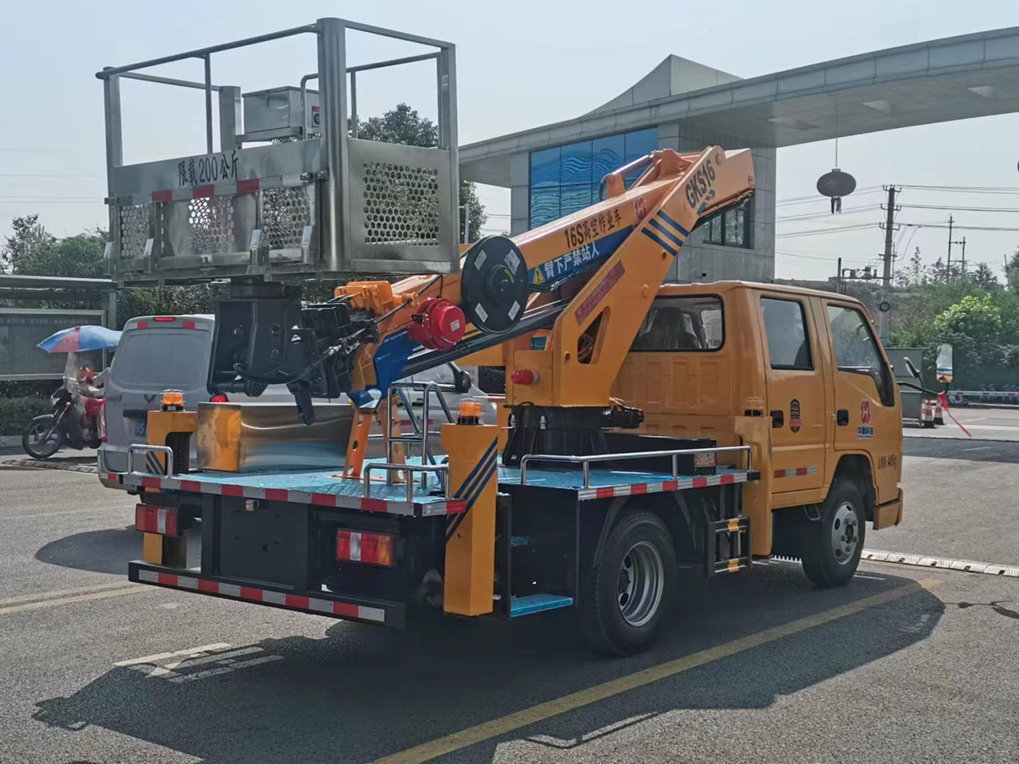 程力集團藍牌雙排駕駛室伸縮臂高空作業車