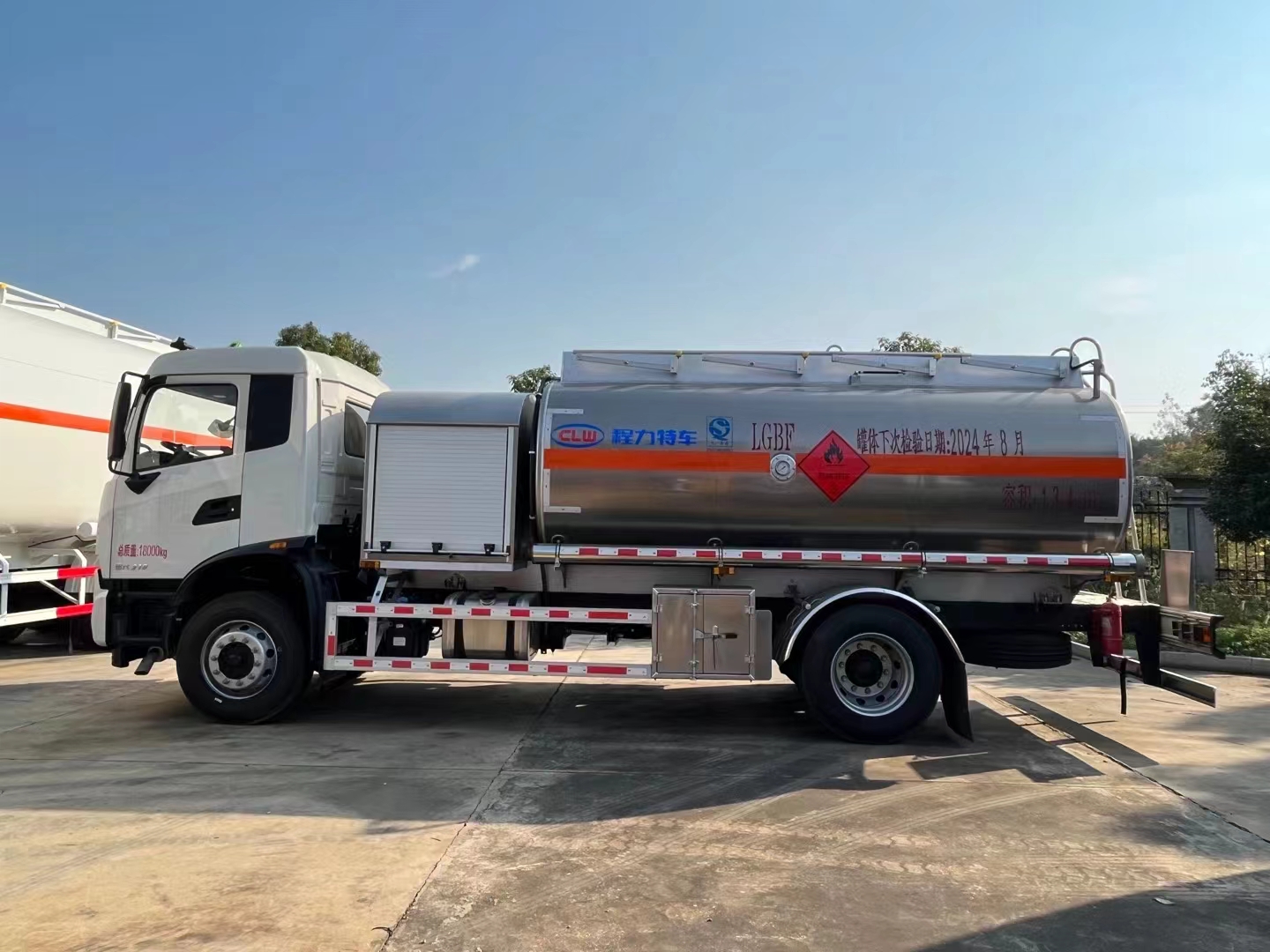 東風(fēng)天錦飛機(jī)加油車(chē)