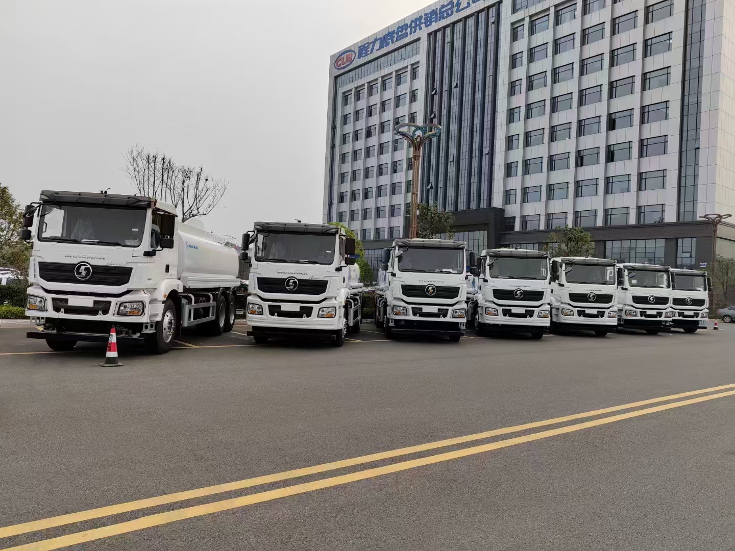 陜汽SHACMAN單橋灑水車外貿訂單